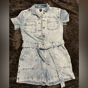 Gap jumpsuit size 8
New with tags